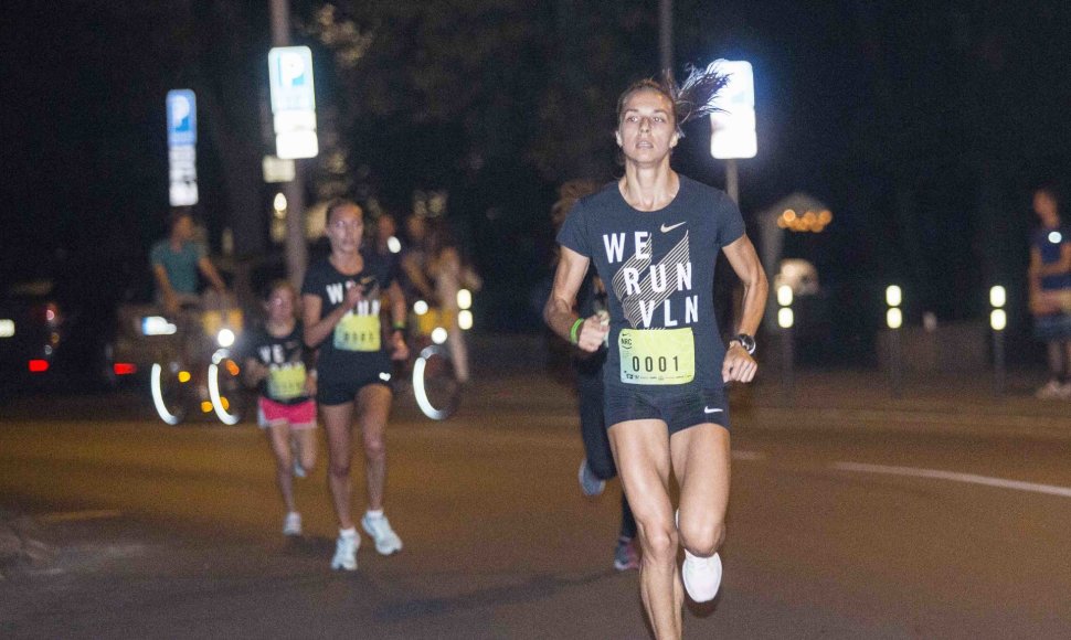 Naktinis „Nike“ moterų bėgimas