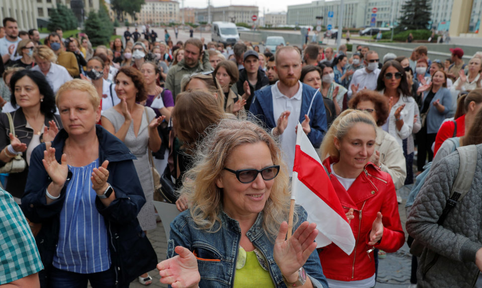 Minske protestuojantys mokytojai