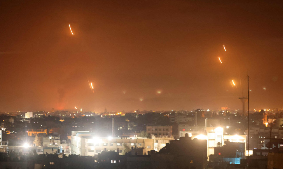 Izraelio link iš Gazos skriejančios raketos