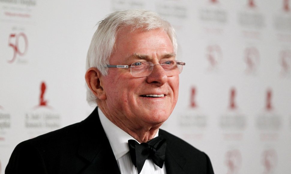 Phil Donahue pozuoja St. Jude vaikų ligoninės jubiliejaus proga. / Danny Moloshok / REUTERS