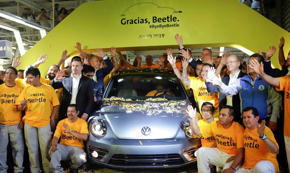Meksikoje nuo konvejerio nuriedėjo paskutinis „VW Beetle“