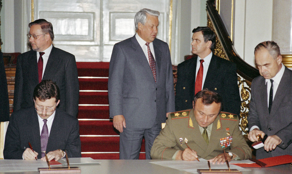 Sutarties dėl Rusijos kariuomenės išvedimo iš Lietuvos pasirašymo ceremonija