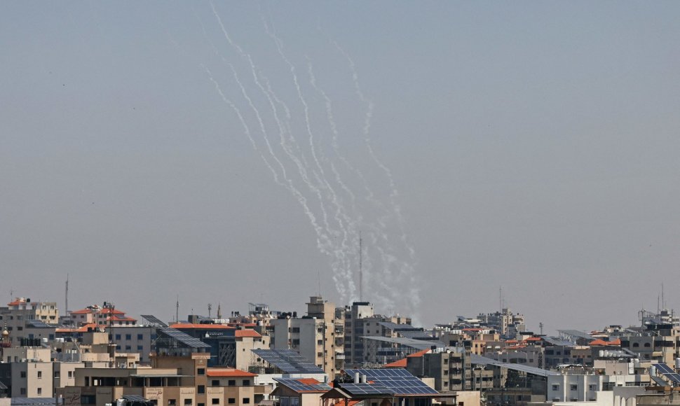 Palestinos raketos skrieja Izraelio link