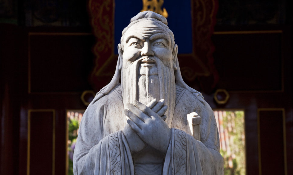 Konfucijui skirta statula Pekine