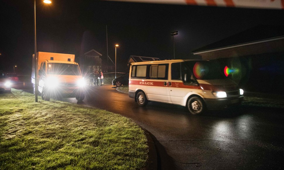 Danijos policija prie namo, kur buvo rasti šešių žmonių lavonai