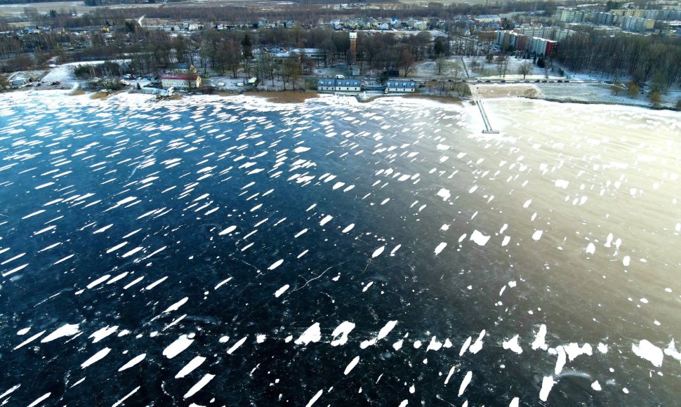Žiema išmargino Rėkyvos ežerą Šiauliuose