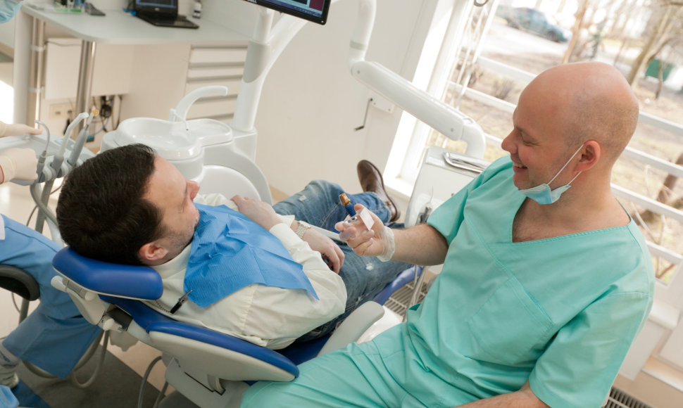Dantų implantų klinikoje