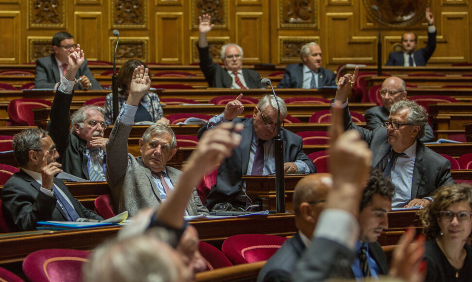 Prancūzijos Senato deputatai balsuoja už rezoliuciją, raginančią panaikinti sankcijas Rusijai