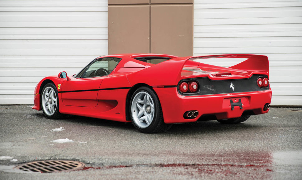 Mike'o Tysono „Ferrari F50“ parduodamas „Sothebys“