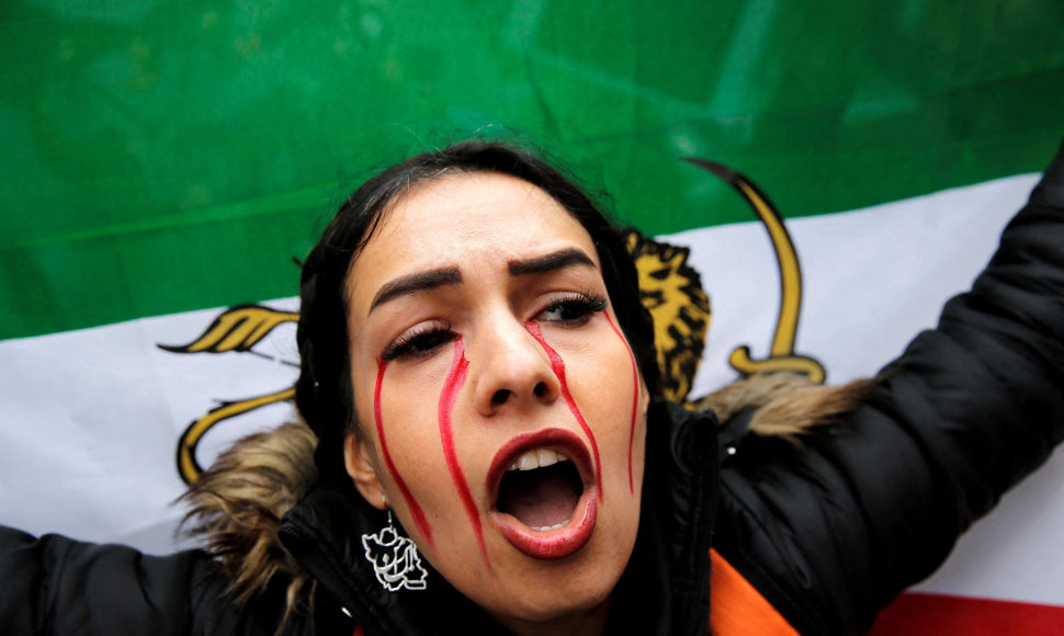 Protestas Stambule, skirtas paremti Irano moteris po Mahsos Amini mirties