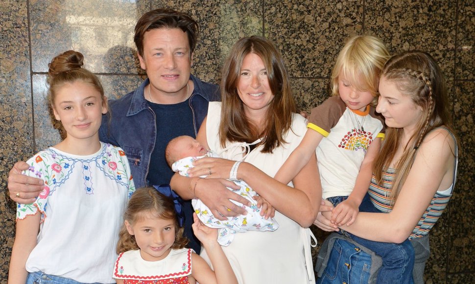 Jamie Oliveris su žmona Jools ir vaikais