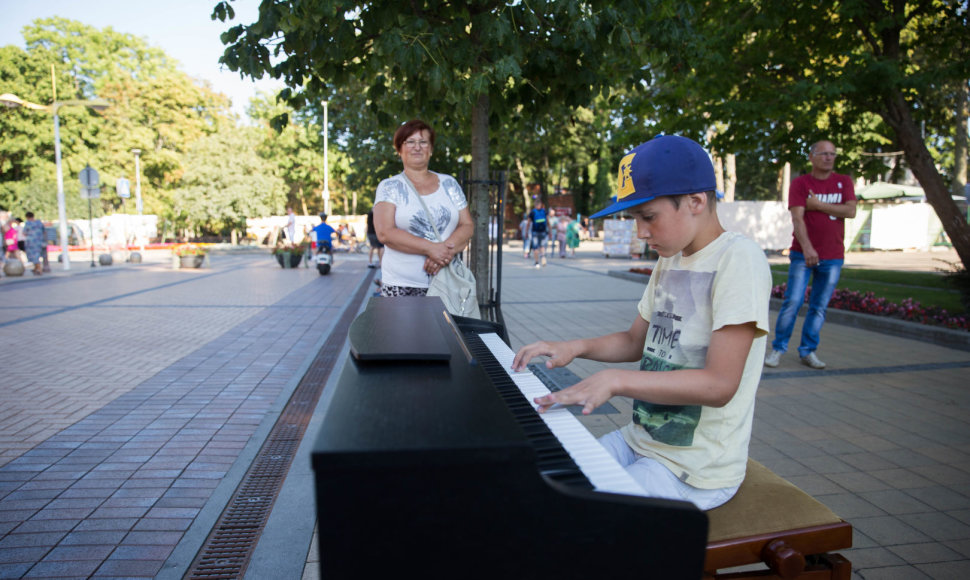 Jaunasis muzikantas Basanavičiaus gatvėje