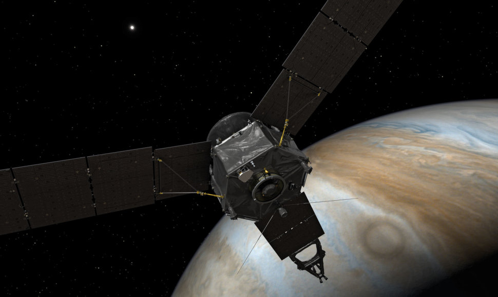 Zondas „Juno“ sukasi ties Jupiteriu (menininko iliustracija)