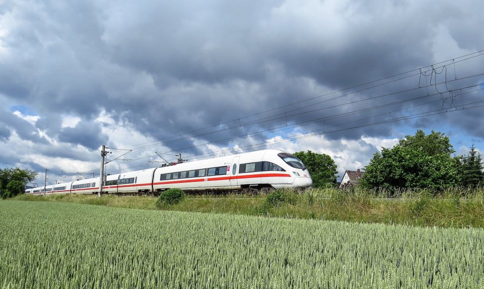 Kelionės traukiniais Europoje populiarėja: keleivių vežimo geležinkeliais rinka auga po 1,7 proc. per metus