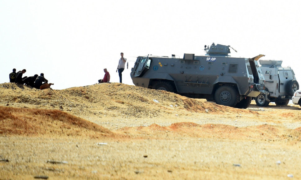 Egipto saugumo pajėgos dykumoje vakarinėje šalies dalyje