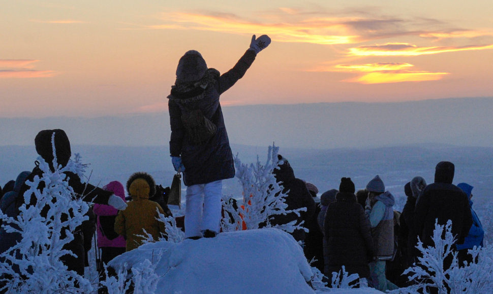 Murmansko gyventojai sveikina saulę