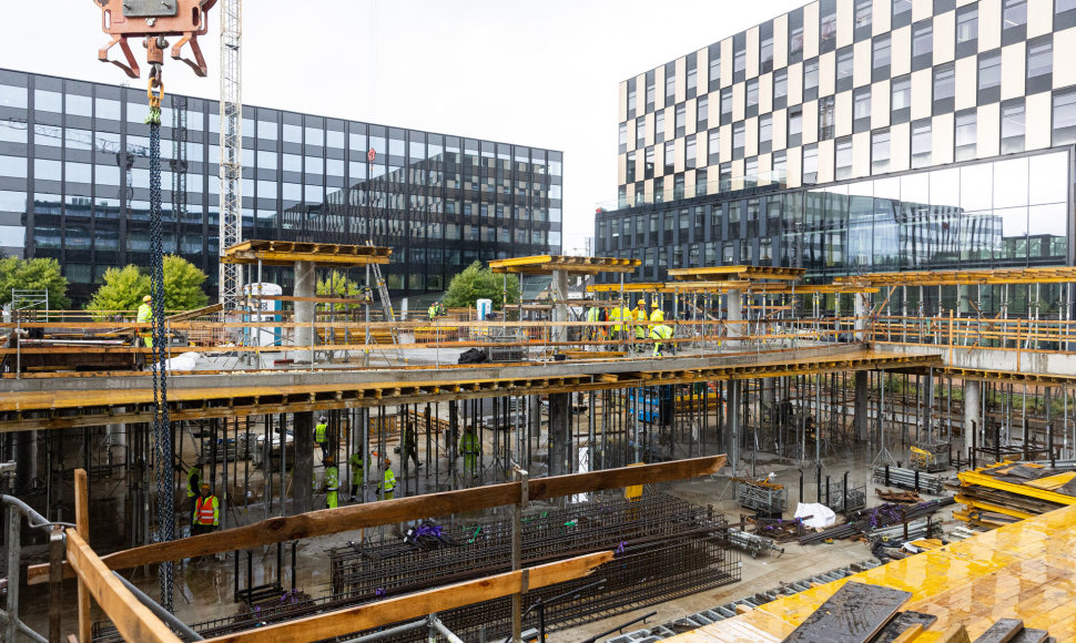 „Zaha Hadid Architects“ apžiūri verslo centro „Business Stadium Central“ statybas