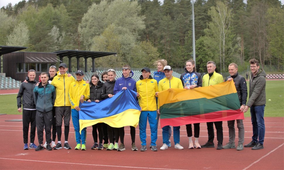 Ukrainos lengvaatlečiai stovyklauja Lietuvoje