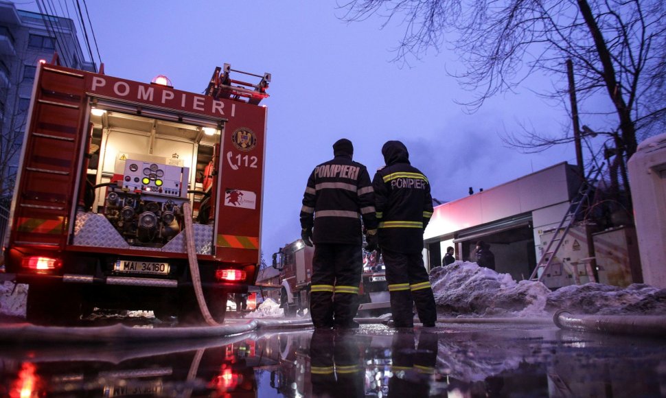 Rumunijoje, naktiniame klube, kilo gaisras. 