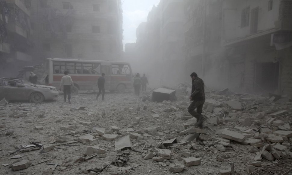 Sprogmenų prikrautos statinės sprogimo padariniai Sirijoje