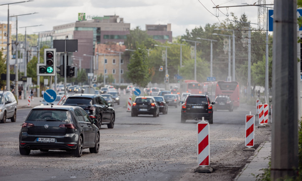 Kelio darbai Konstitucijos prospekte, Vilniuje