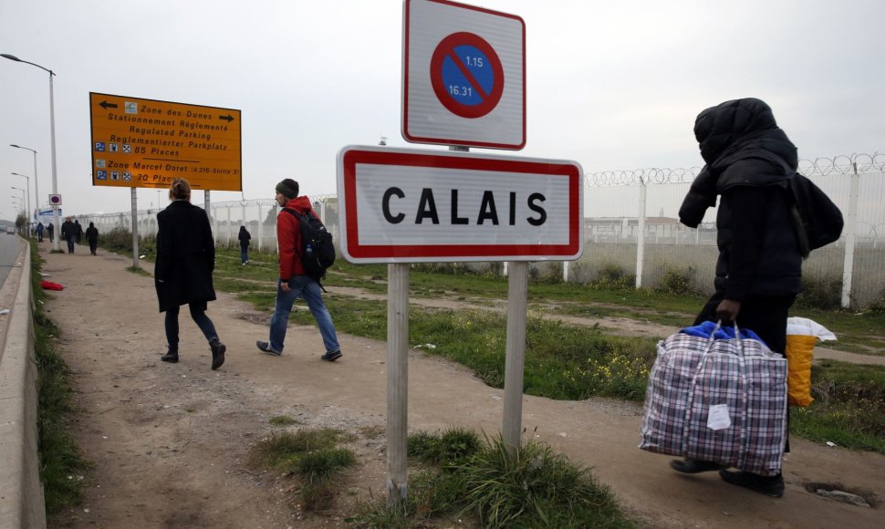 Ruošiamasi evakuoti migrantų neteisėtą stovyklą šiauriniame Kalė uostamiestyje