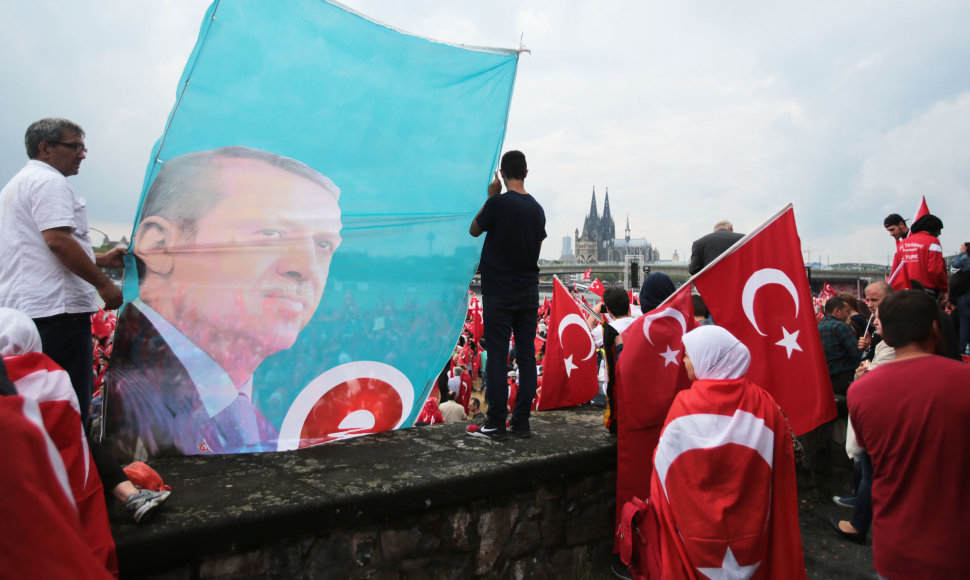 R.T.Erdogano palaikymo mitingas Kelne