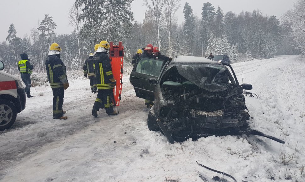 Per avariją nukentėjo trys žmonės