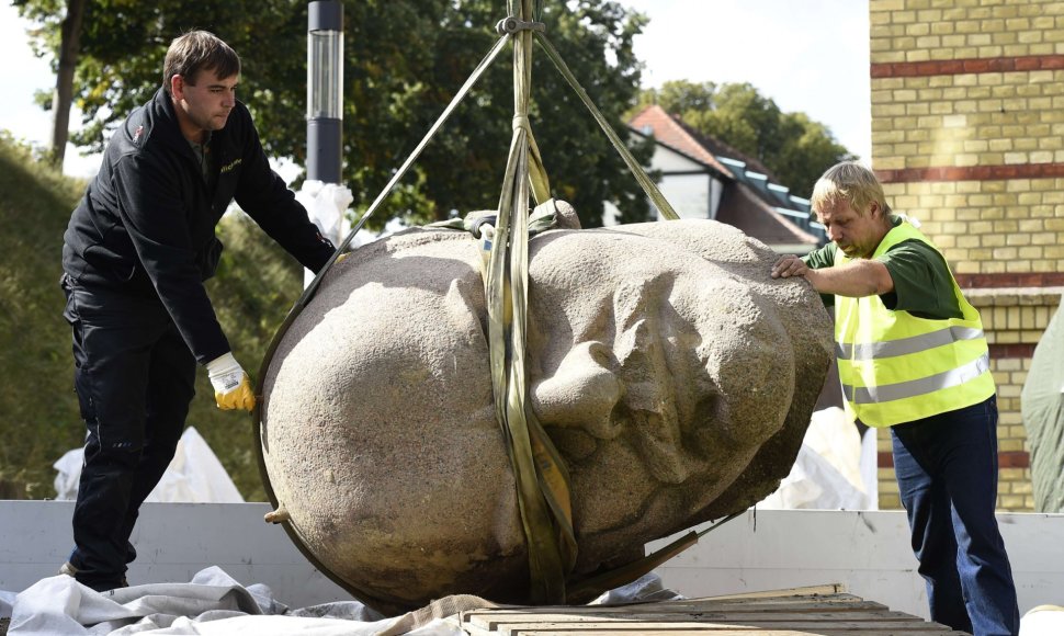 Vokietijos miške iškasta didžiulė granitinė Lenino galva