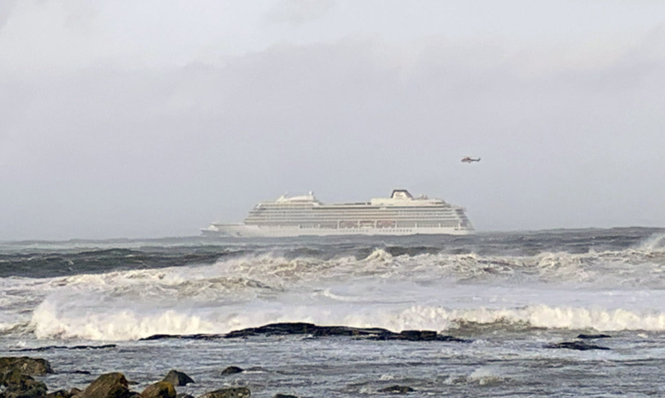 Iš šalia Norvegijos krantų esančio kruizinio laivo evakuojami keleiviai