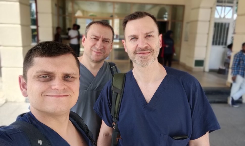 Misijoje dalyvavę lietuviai medikai (iš kairės)gyd. R. Zagorskis, slaugytojas A. Maciulevič ir dr. G. Bernotavičius