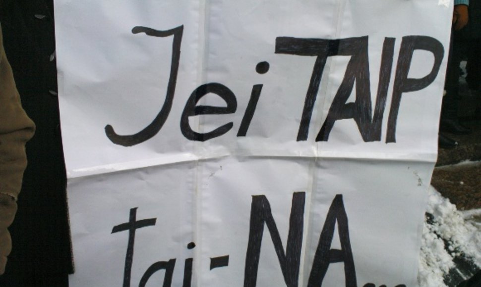 Mitingas ir riaušės prie Seimo sausio 16 d., dviprasmiškas plakatas