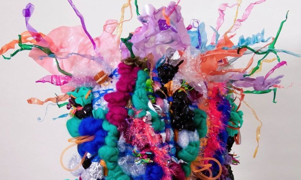 Melissos Sanders pagaminta suknelė iš plastiko atliekų