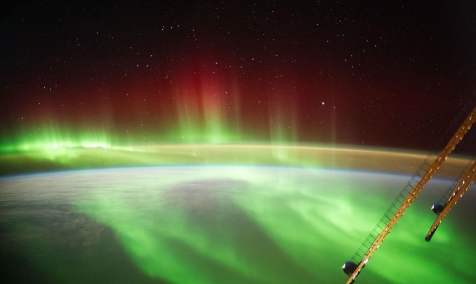 Iš Tarptautinės kosminės stoties pastebėta pašvaistė. Spalio 11 d. geomagnetinė Saulės audra sukėlė auroras, kurios nusidriekė iki pat Niujorko.