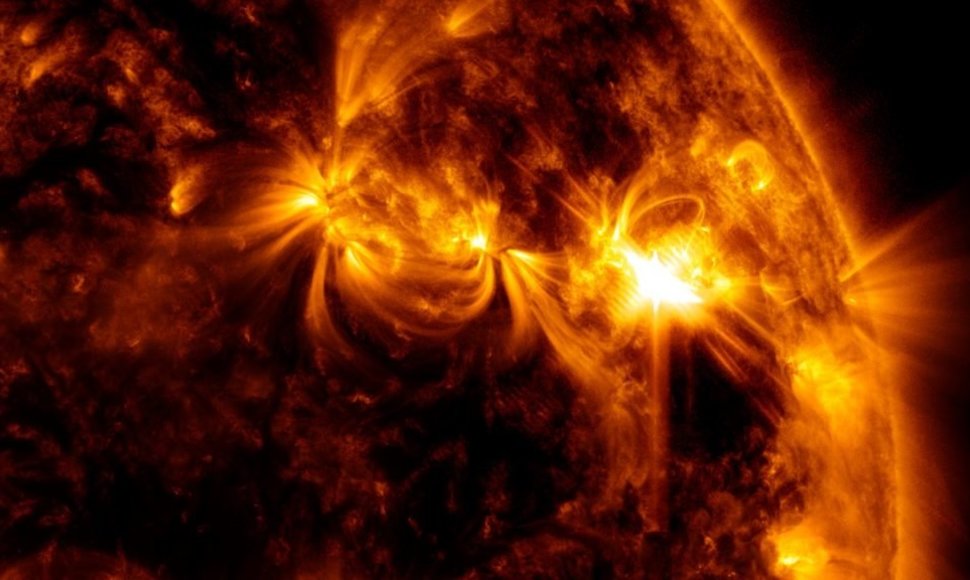 NASA Saulės dinamikos observatorijos užfiksuotas kovo 31 d. Saulės žybsnio vaizdas iš arti. 