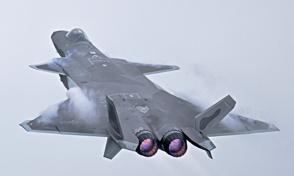 J-20 naikintuvas