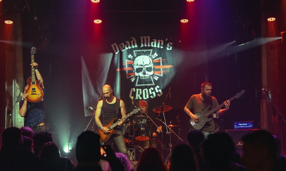 Kadras i&scaron; &bdquo;Dead Man&lsquo;s Cross&ldquo; grupės koncerto. Asmeninio grupės archyvo nuotr.