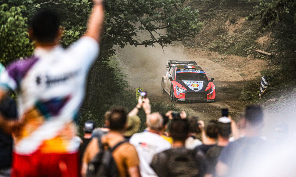 Kadras i&scaron; Graikijos ralio. WRC organizatorių &bdquo;facebook&ldquo; puslapyje patalpinta nuotr.