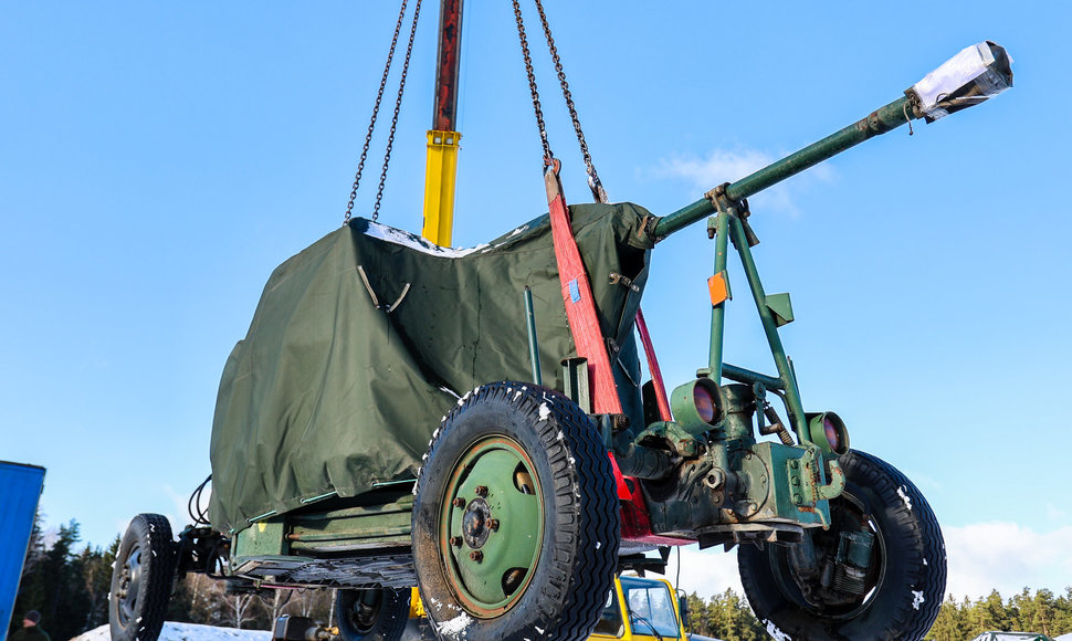 Priešlėktuvinių pabūklų L-70 išsiuntimas į Ukrainą