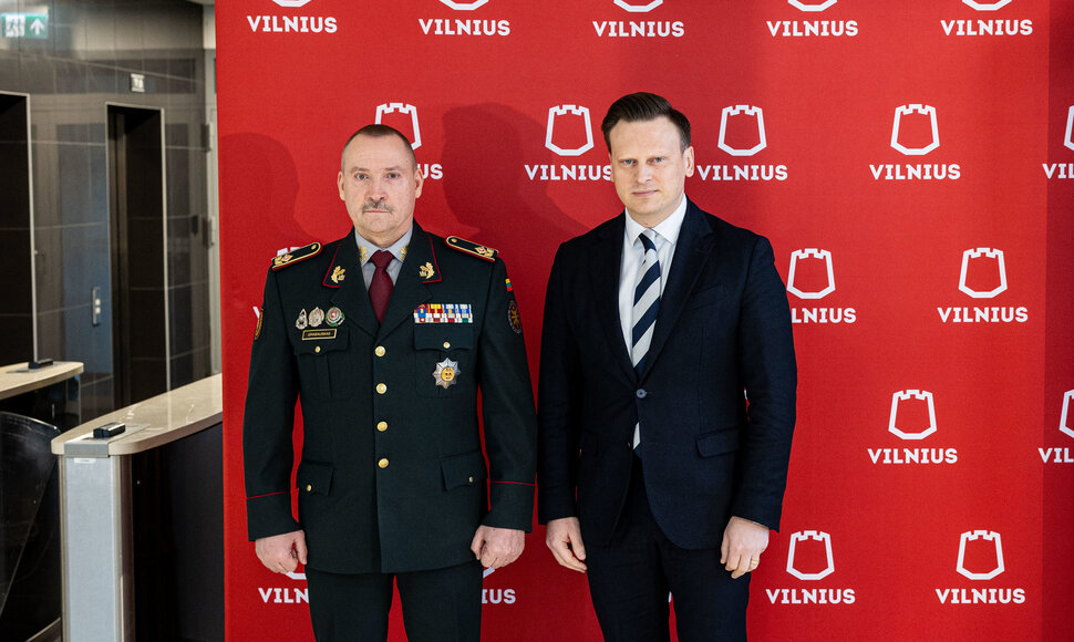 Viktoras Grabauskas, Valdas Benkunska