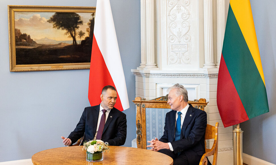 Karolis Nawrockis, Gitanas Nausėda