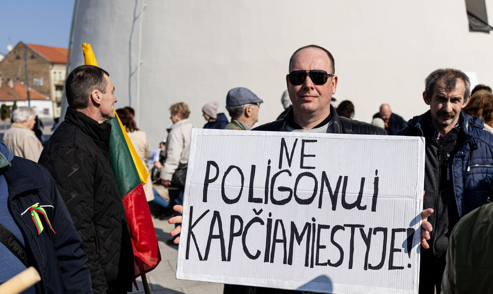 Sąjūdžio „Už Lietuvos miškus“ mitingas prieš Kapčiamiesčio poligoną