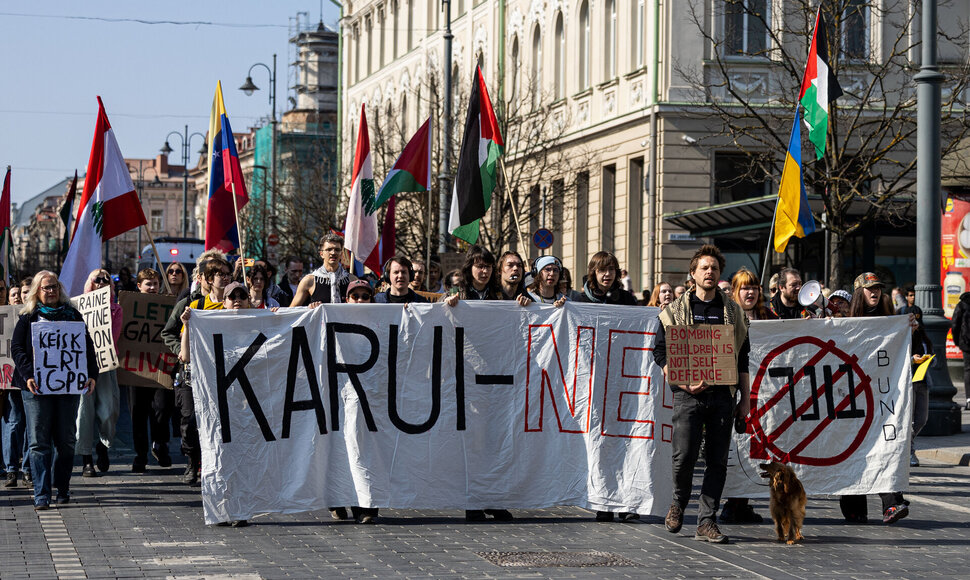 Protestas-eitynės prie&scaron; Lietuvos bendradarbiavimą Izraelio ir JAV karuose &bdquo;Karui &ndash; NE!&ldquo;