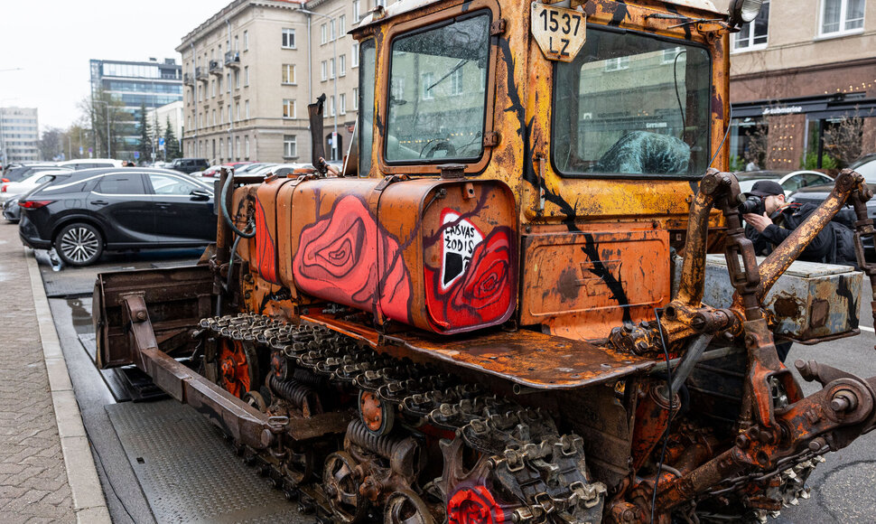 Protesto dėl LRT pataisų simbolio pristatymas