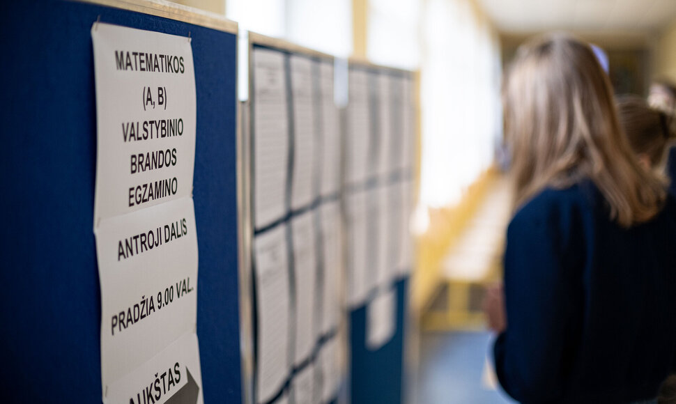 Abiturientai laiko valstybinį matematikos egzaminą