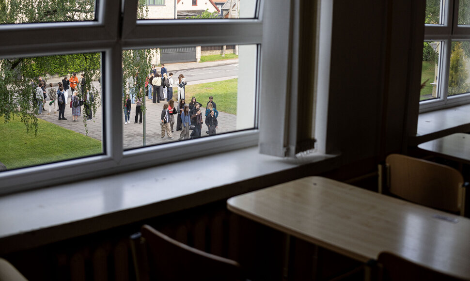 Abiturientai laiko valstybinį matematikos egzaminą