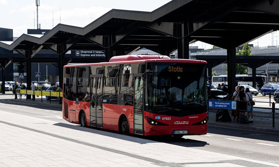 1-ojo mar&scaron;ruto autobusas prie Vilniaus oro uosto