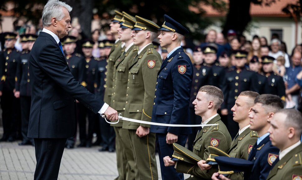 Generolo Jono Žemaičio Lietuvos karo akademijos absolventams &ndash; pirmojo karininko &ndash; leitenanto &ndash; laipsnio suteikimas S. Daukanto aik&scaron;tėje