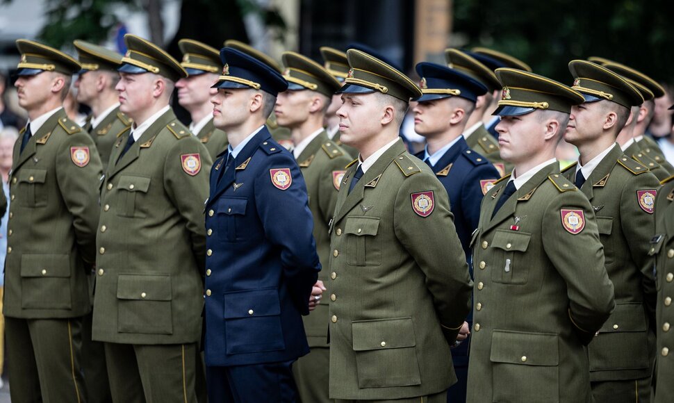 Generolo Jono Žemaičio Lietuvos karo akademijos absolventams &ndash; pirmojo karininko &ndash; leitenanto &ndash; laipsnio suteikimas S. Daukanto aik&scaron;tėje