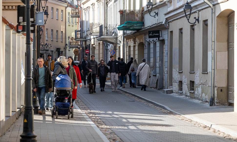 Saulės išsiilgę vilniečiai užplūdo gatves